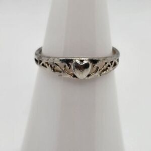Sterling Silver Heart & Cutout Design Ring (5.5)